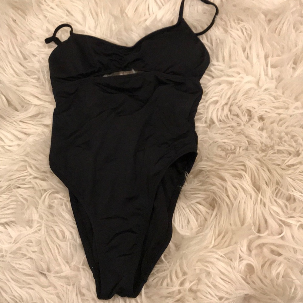 NEVER WORN HIGH THIGH BLACK SWIMSUIT